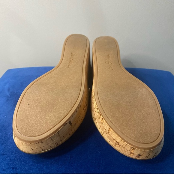 Sam Edelman Romy sandals patent leather tan flip flop wedges. - Picture 11 of 14